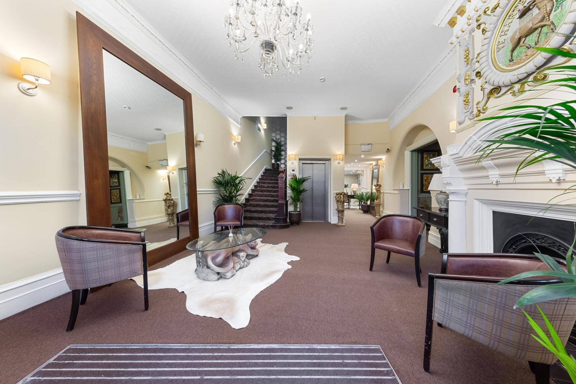 Harte & Garter Apartment Windsor Luaran gambar